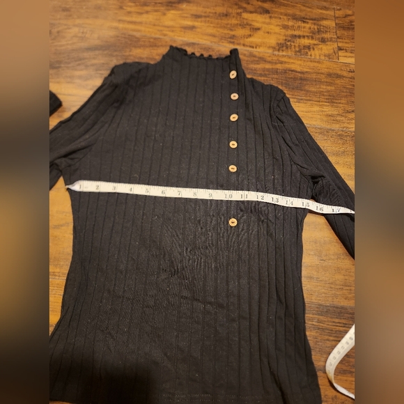 Turtle Neck Long Sleeve Top - Picture 3 of 5